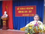 Thầy giáo Phó Hiệu Trưởng Nguyễn Đình Thận đọc thư Chủ Tịch nước nhân ngày khai giảng