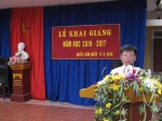 Bí thư chi bô  Hiệu Trưởng nhà trường Hoàng Xuân Hải đọc diễn văn khai giảng năm học 2016-2017